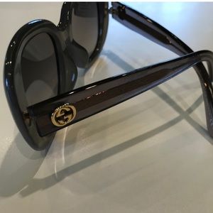 gucci sunglasses, gift... never worn